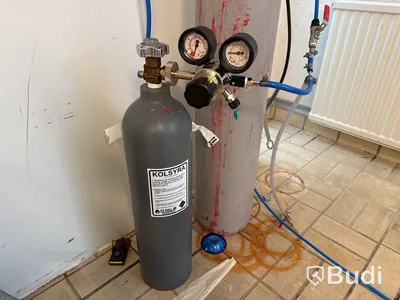4 st kolsyretuber & kolsyreregulator