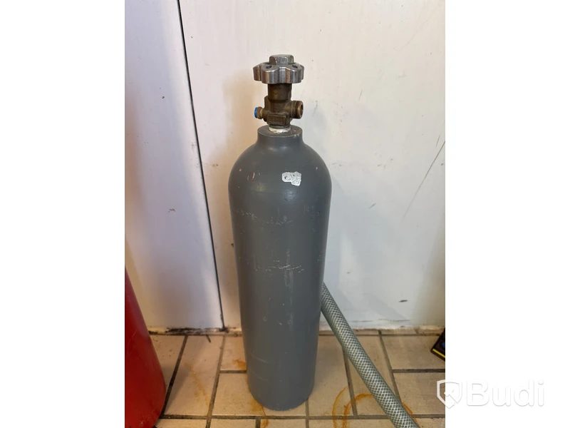 4 st kolsyretuber & kolsyreregulator