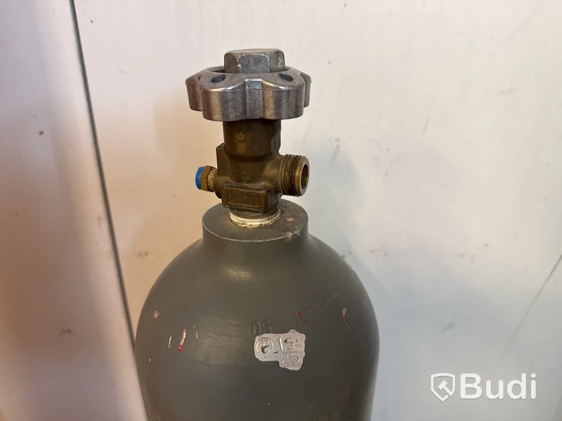 4 st kolsyretuber & kolsyreregulator