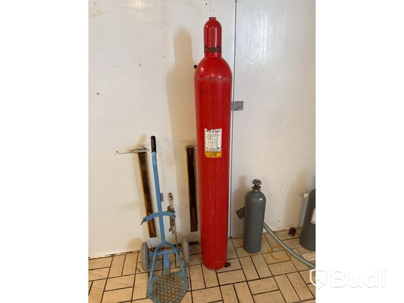 4 st kolsyretuber & kolsyreregulator