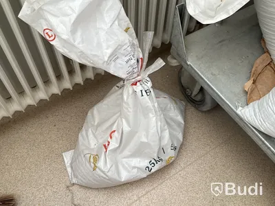 Parti öppnade säckar malt