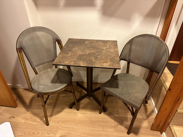Bord och 2 st. stolar, olika modeller