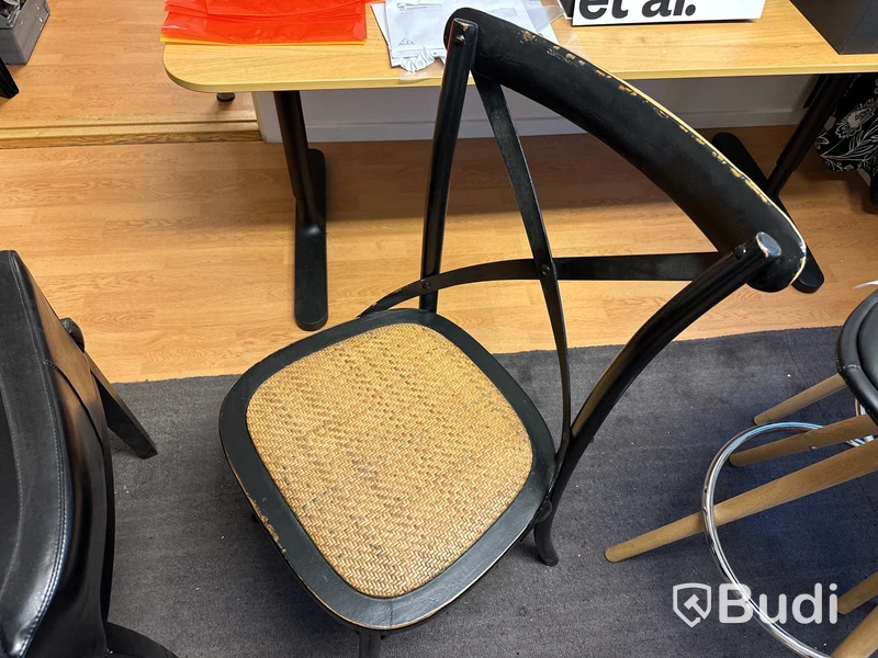Skrivbord och 2 st. stolar