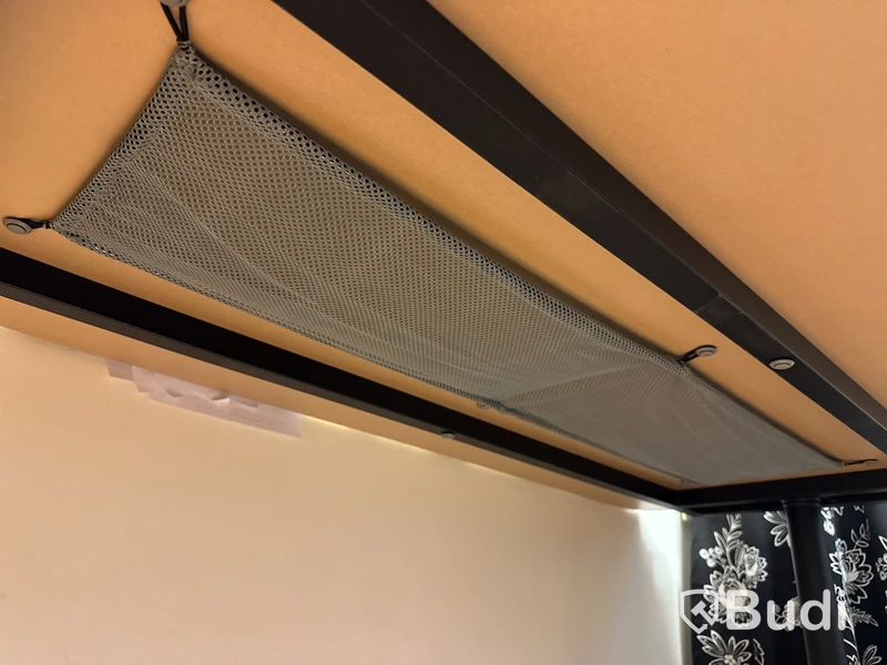 Skrivbord och 2 st. stolar