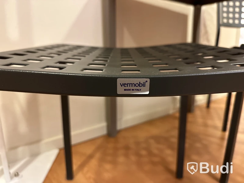 Bord, 3 st. stolar samt sidobord i aluminium, Vermobil