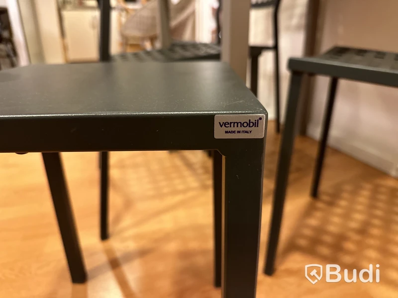 Bord, 3 st. stolar samt sidobord i aluminium, Vermobil