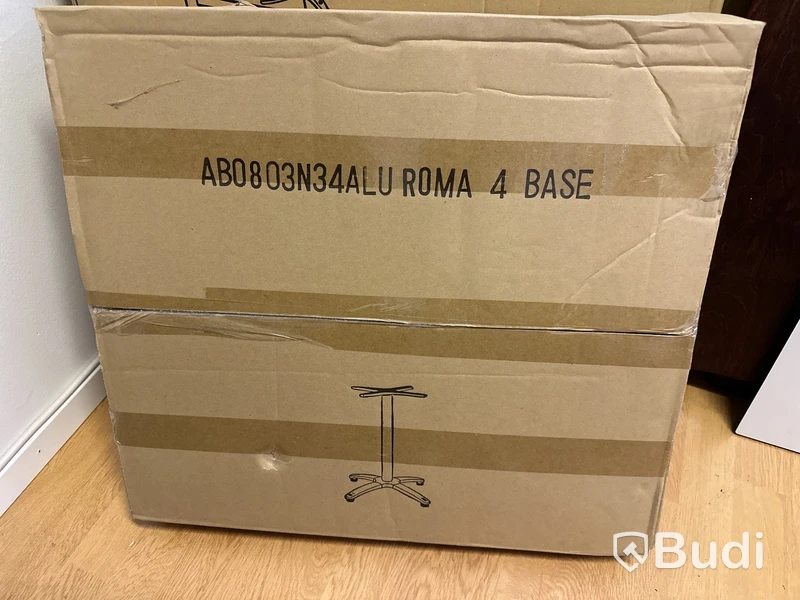 Diverse bordstativ och bordsskivor
