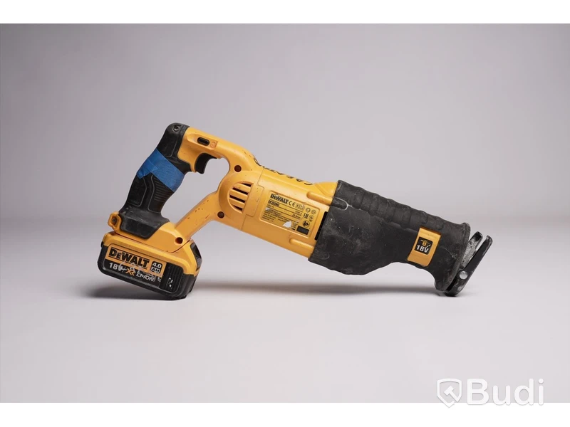 Tigersåg ink 2st 18V batterier och laddare. Dewalt DCS380