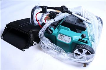 Vertikalskärare - Makita Electric Scarifier UV3600. Nypris ca 3000 kr. Ny.