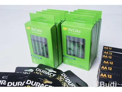Paket med div batterier - GP ReCyko och Duracell. Totalt nypris ca. 5200 kr. Nya.