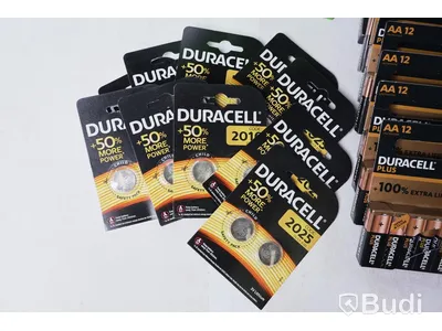 Paket med div batterier - GP ReCyko och Duracell. Totalt nypris ca. 5200 kr. Nya.