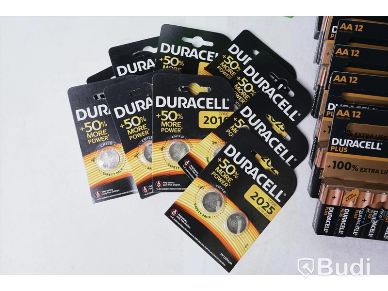 Paket med div batterier - GP ReCyko och Duracell. Totalt nypris ca. 5200 kr. Nya.