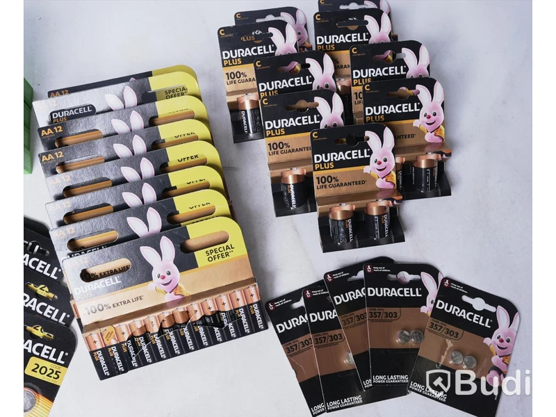 Paket med div batterier - GP ReCyko och Duracell. Totalt nypris ca. 5200 kr. Nya.