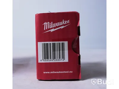 Laddare samt batterier - Milwaukee laddare M18 DFC, batteri M18 HB3 samt batteripaket HNRG-552. Ny.