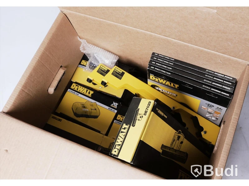 Låda med div verktygstillbehör - DeWalt. Ny.