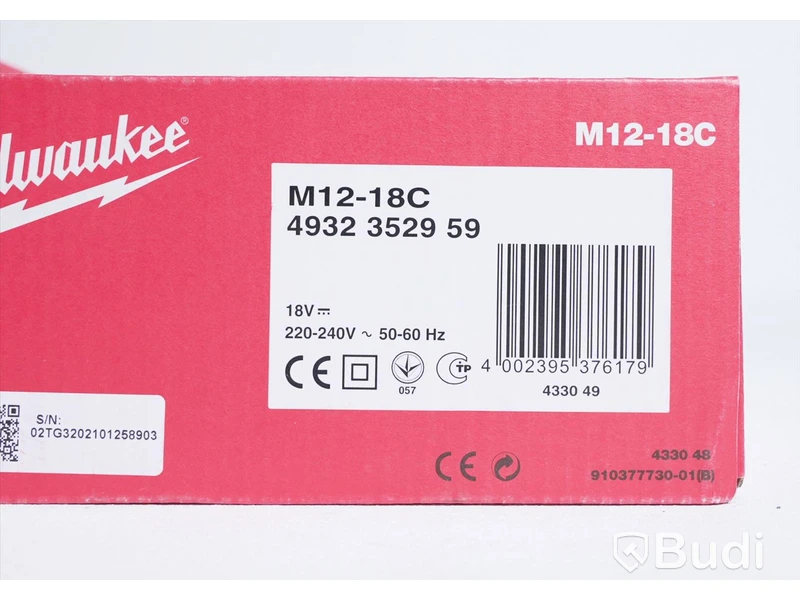 Slagskruvdragare samt laddare - Milwaukee M18 CBLID-0 slagskruvdragare samt M12-18C laddare. Totalt värde ca 3000 kr. Ny. OBS! batteri ingår ej