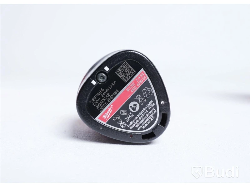 Batteriladdare samt 2st batterier - Milwaukee M12 C4 laddare samt M12B2 och M12B6. Nypris ca 2700 kr. Ny. OBS! allt nytt utom batteri utan förpackning