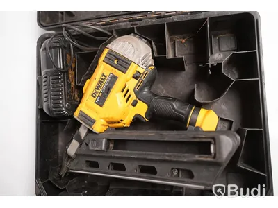 Ankarspikpistol DeWALT DCN690 inklusive laddare och väska, ej funktionstestad.