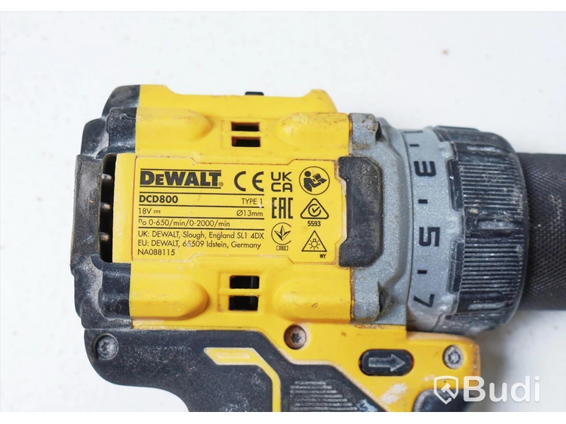 Borr-/skruvdragare och batteri - DeWalt DCD800 och DCBP034 18V 1,7 Ah. Funktionstestad. OBS! en skruv saknas, se bilder
