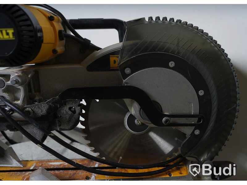 Kap- och gersåg. Dewalt DWS780.