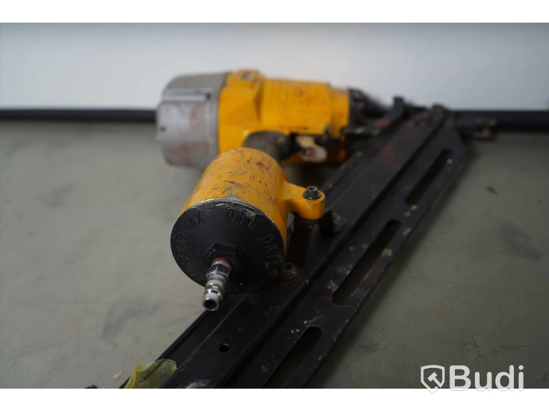 Spikpistol. Dewalt DPN10033-XJ.