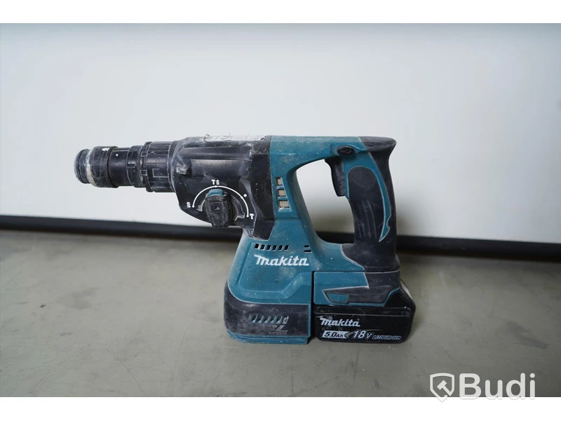 Borrhammare med dammsugare samt tillbehör. Makita DHR243, Makita DX02.  Funktionstestad.
