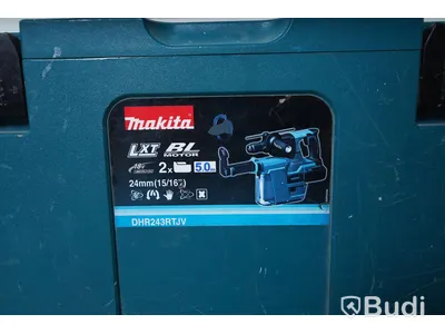 Borrhammare med dammsugare samt tillbehör. Makita DHR243, Makita DX02.  Funktionstestad.