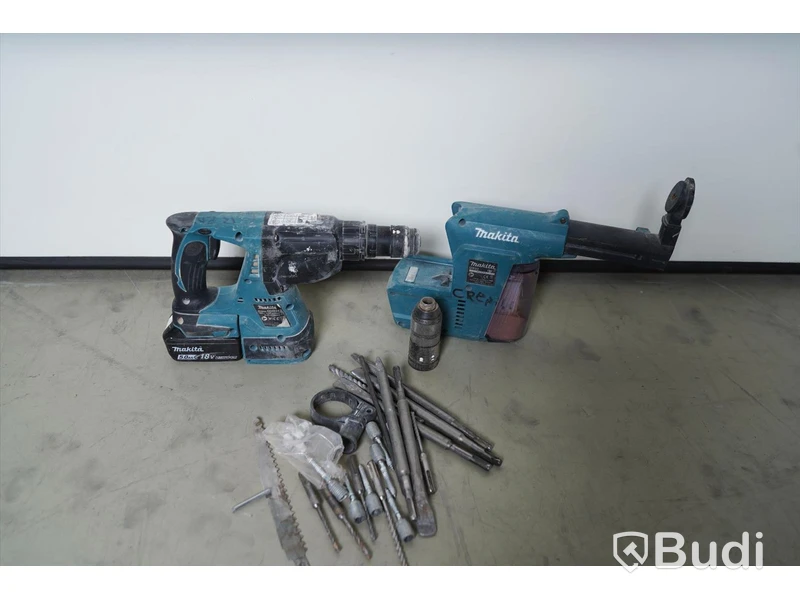 Borrhammare med dammsugare samt tillbehör. Makita DHR243, Makita DX02.  Funktionstestad.