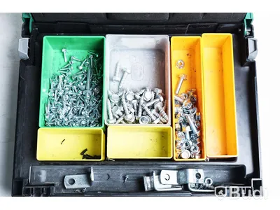 Diverse skruv och mutter inkl. fodral - Hitachi HIT-System Case 1