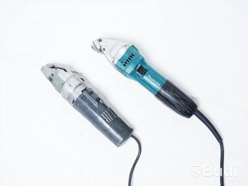 Plåtsax, 2 st - Makita JS1602 + okänd märke/model.
