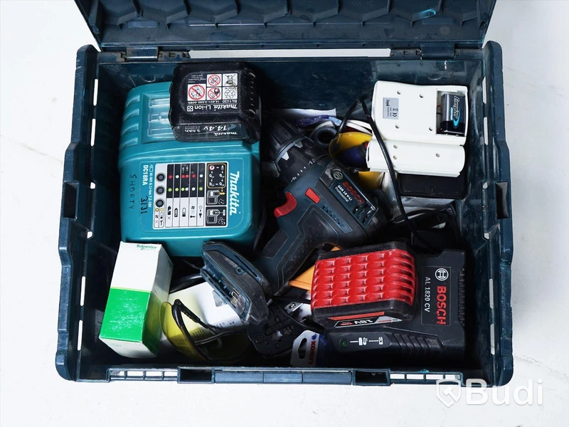 Borrskruvdragare samt diverse verktyg och verktygstillbehör, se bilder - Bosch GSR 18V