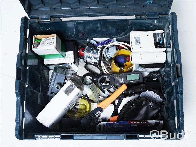 Borrskruvdragare samt diverse verktyg och verktygstillbehör, se bilder - Bosch GSR 18V