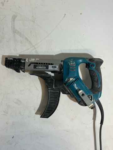 Skruvautomat Makita 6842