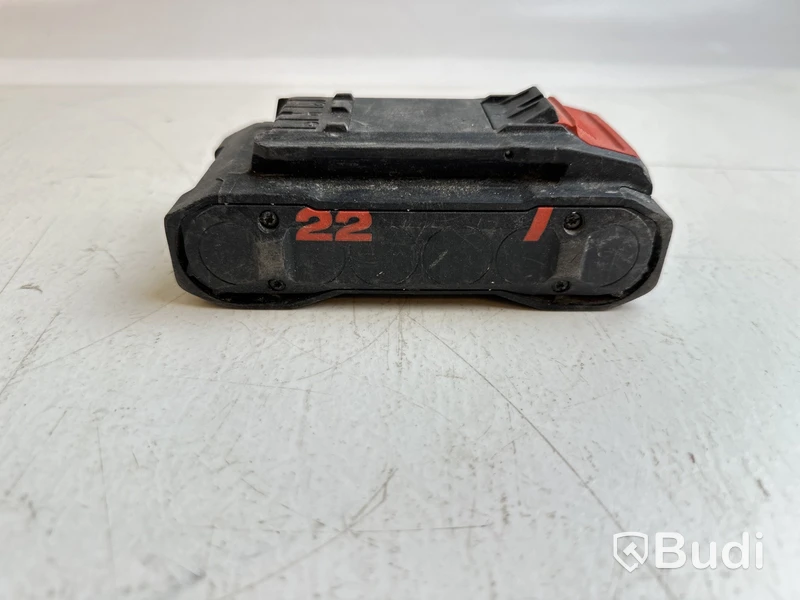 3 st. Batterier olika modeller och 1 st. laddningsadapter, Hilti