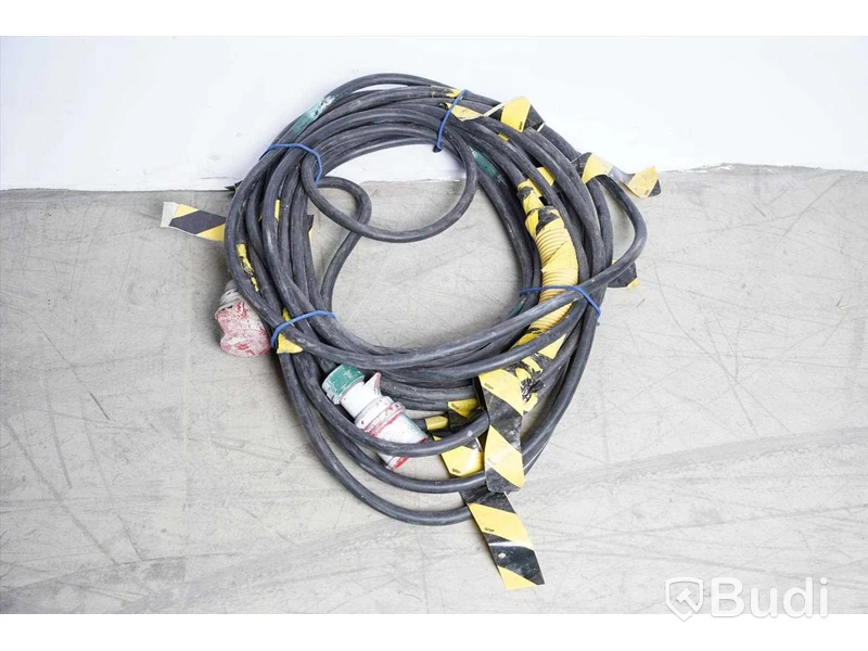 Byggcentral 2st inkl. kabel - Malmbergs 32a. Ej funktionstestad.