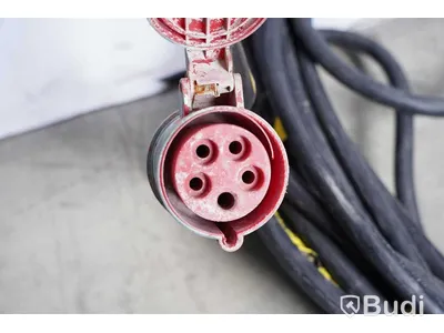 Byggcentral 2st inkl. kabel - Malmbergs 32a. Ej funktionstestad.