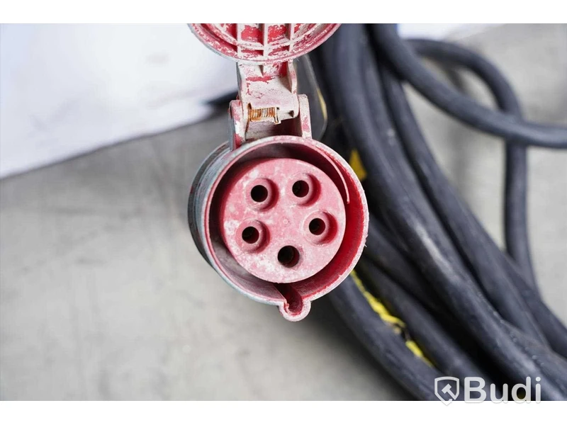 Byggcentral 2st inkl. kabel - Malmbergs 32a. Ej funktionstestad.