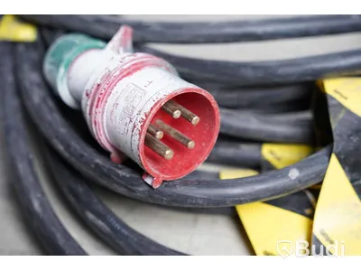 Byggcentral 2st inkl. kabel - Malmbergs 32a. Ej funktionstestad.
