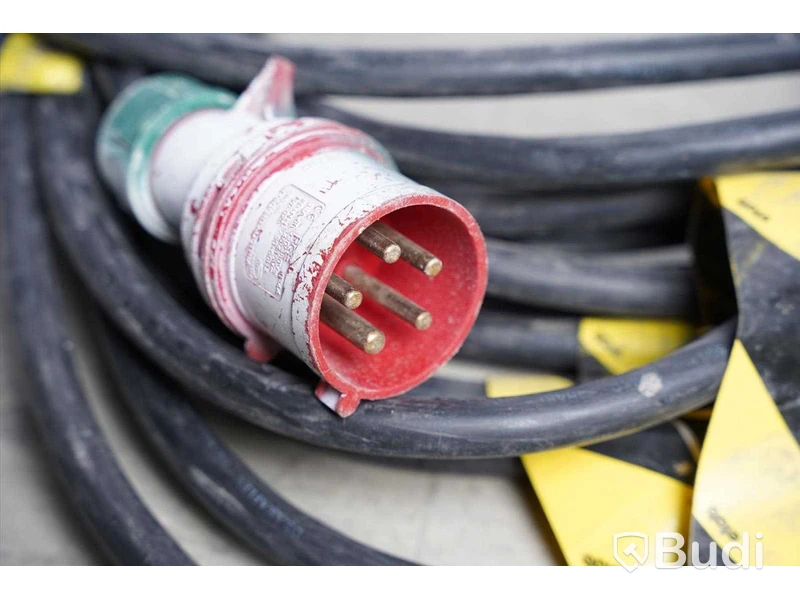 Byggcentral 2st inkl. kabel - Malmbergs 32a. Ej funktionstestad.