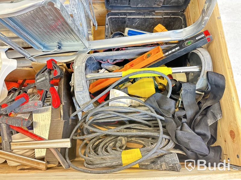 Parti med diverse verktyg, med mera