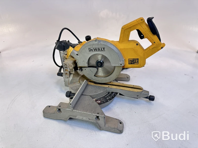Kap- och gersåg Dewalt, DW777-qs samt vattenpass Hultafors