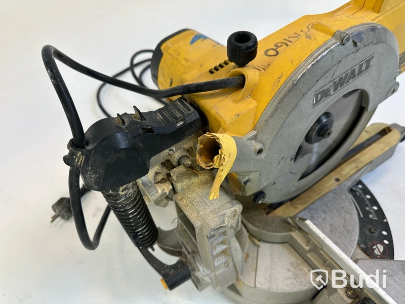 Kap- och gersåg Dewalt, DW777-qs samt vattenpass Hultafors