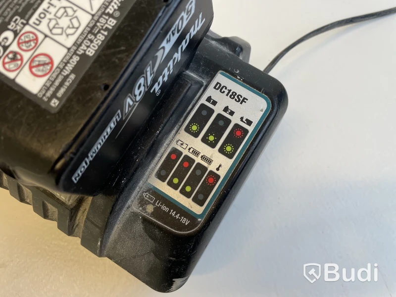 4-portsladdare Makita DC18SF samt 2 st. Batterier