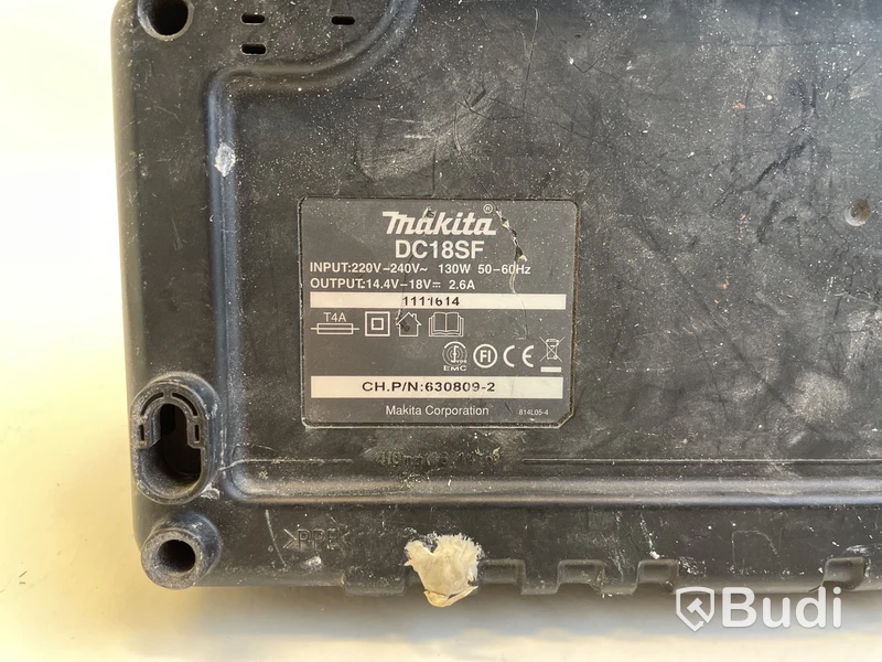 4-portsladdare Makita DC18SF samt 2 st. Batterier