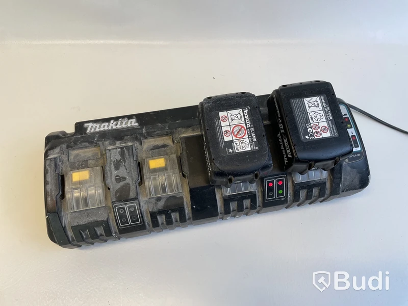 4-portsladdare Makita DC18SF samt 2 st. Batterier