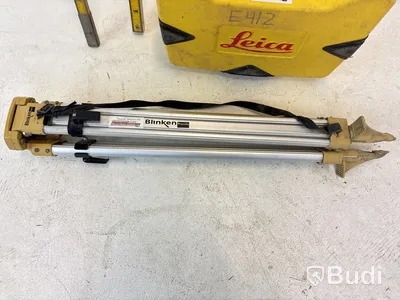 Rotationslaser och lasermottagare Leica, samt stativ och 2 st. laserstänger, olika märken
