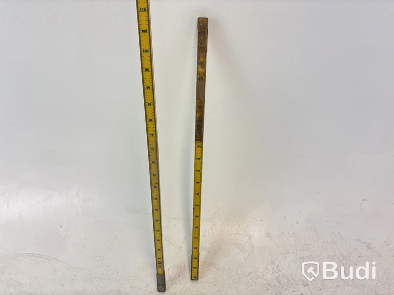 Rotationslaser och lasermottagare Leica, samt stativ och 2 st. laserstänger, olika märken