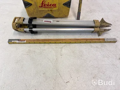 Rotationslaser och lasermottagare Leica, samt stativ och 2 st. laserstänger, olika märken