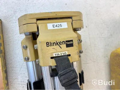 Rotationslaser och lasermottagare Leica, samt stativ och 2 st. laserstänger, olika märken