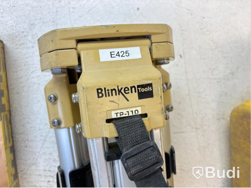 Rotationslaser och lasermottagare Leica, samt stativ och 2 st. laserstänger, olika märken